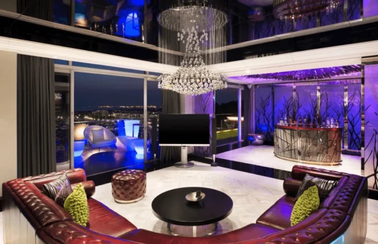 Best High Tech Hotels United States: An Architectural & Operational Audit